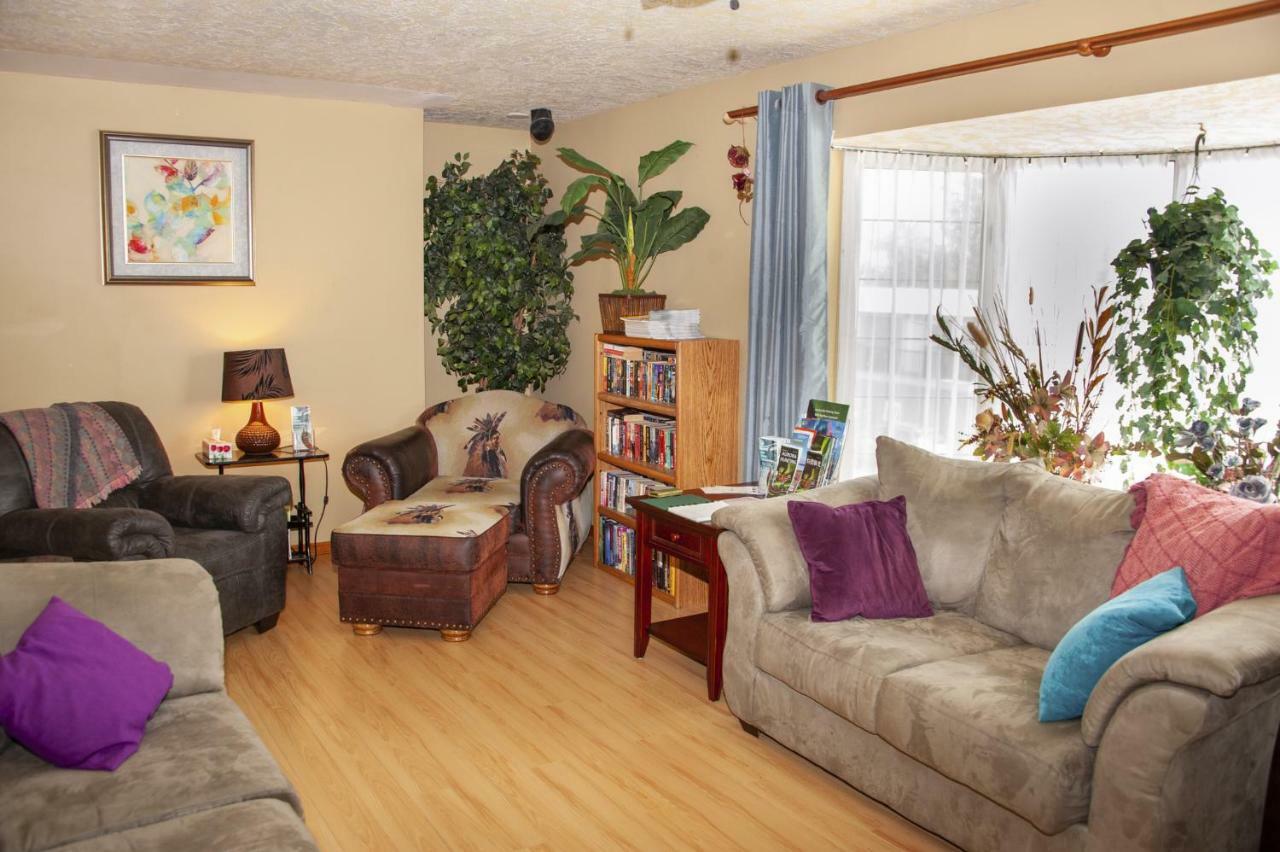 Tiga Bed And Breakfast Yellowknife Exterior foto